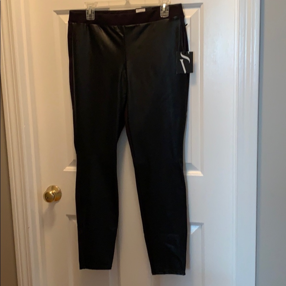 Simply Vera fake leather leggings, size M NWT